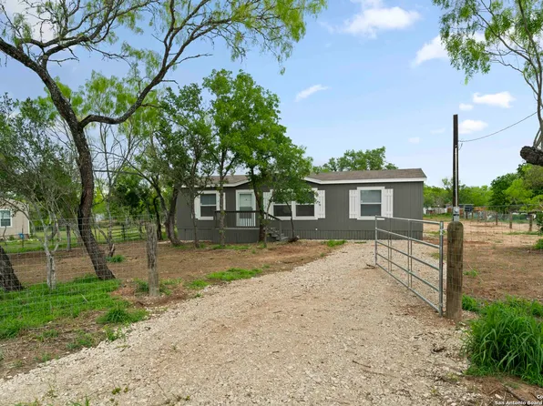 283 CACTUS RD, Pleasanton, TX 78064