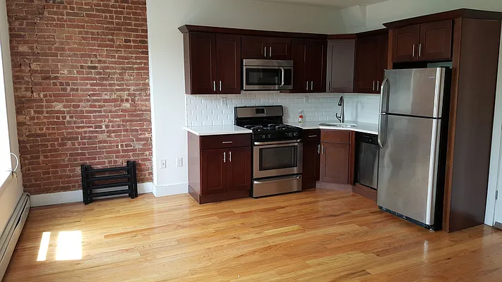 Rented by Makover Group Inc | media 23