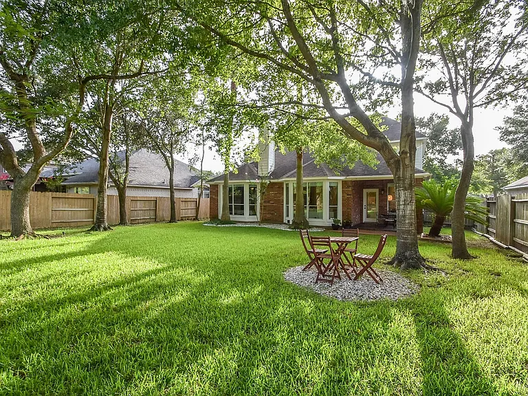 1211 Deerbrook Dr — Photo 31
