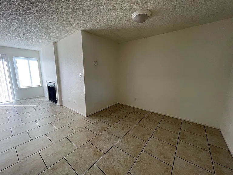 1221 N Peach Ave #152 — Photo 6