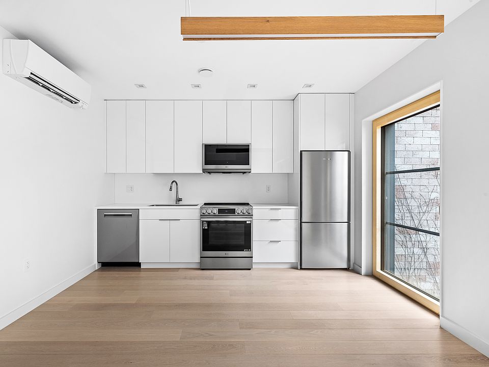1st image of 369 Manhattan Ave #2