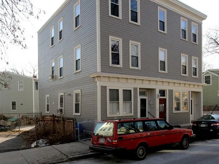 77 Kinnaird St #2 — Photo 7