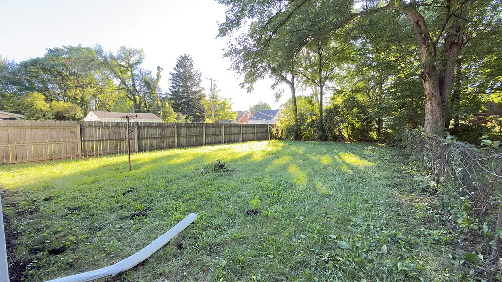 3 bed, 900 sqft, $1,200 — Photo 2
