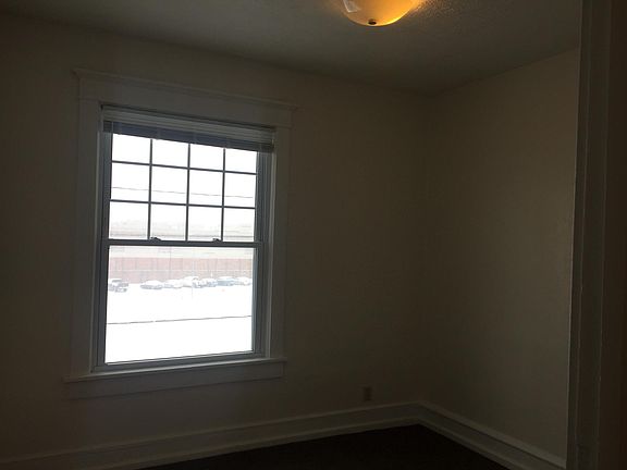 4th image of 638 S 19th St APT 2