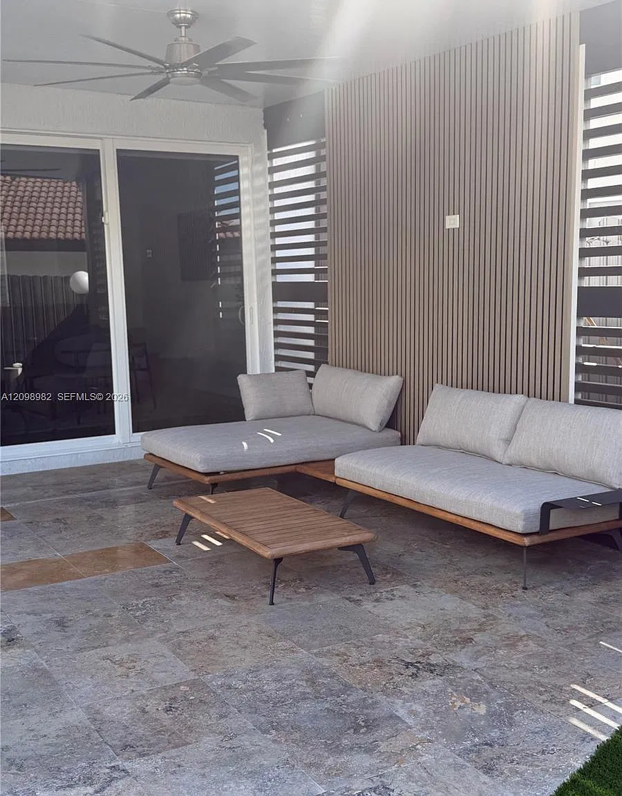 5 bed, 4.5 bath, 3056 sqft, $9,995 — Photo 3