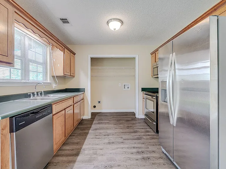 106 Mustang Dr — Photo 10