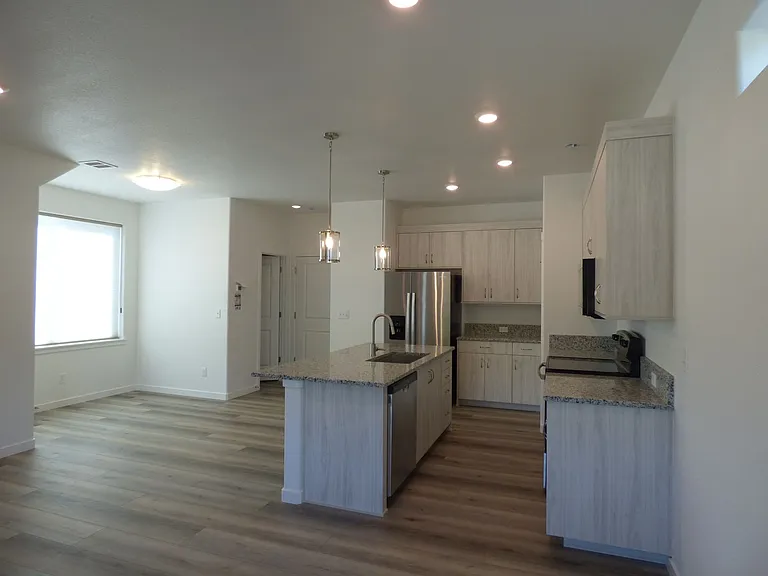 1039 Spartan Ave — Photo 4