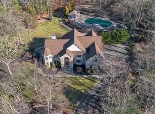 7 Pitch Pine Court, Northport, NY 11768