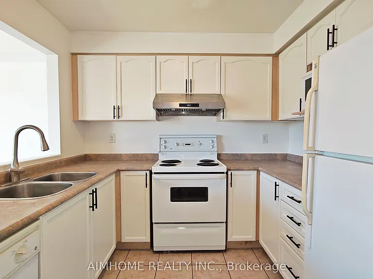 340 Kittridge Rd — Photo 8