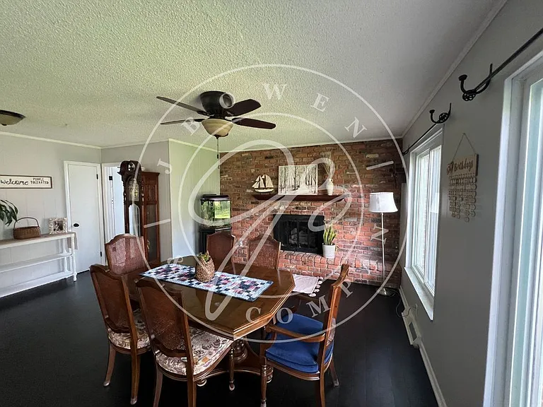 6016 Angleview Dr — Photo 5