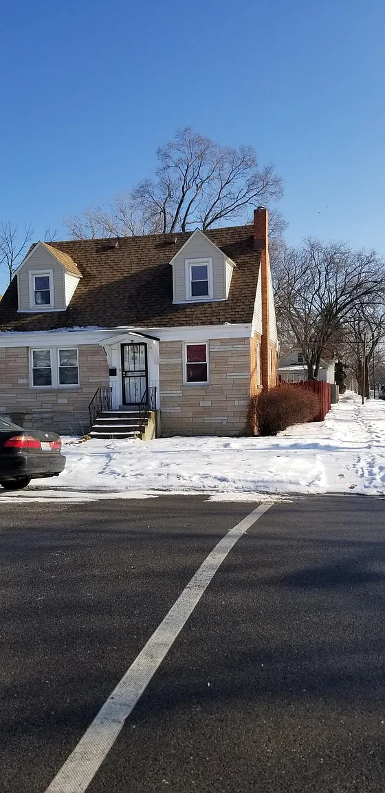 9957 S Yale Ave photo 1