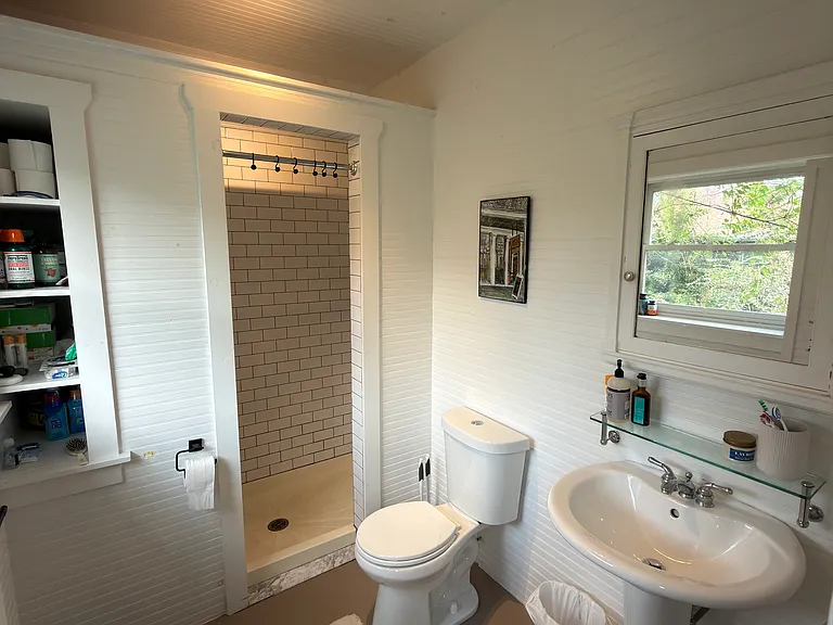 129 College St #4 — Photo 11