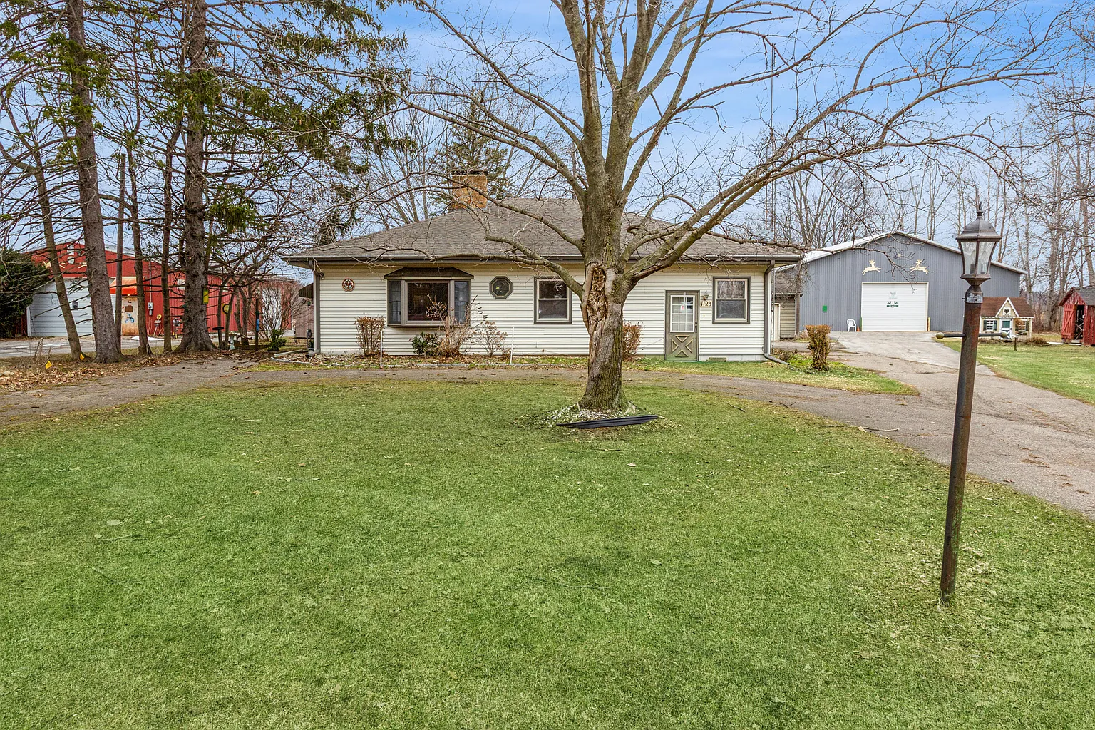 1123 W Marquette Woods Rd photo 1
