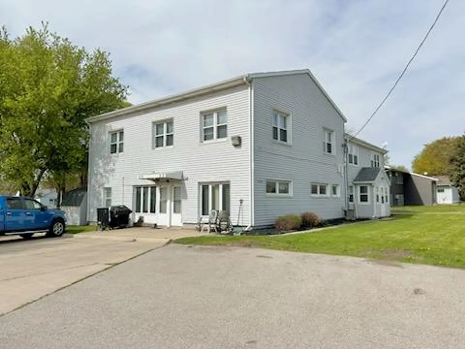 West Town Apartments — Photo 3