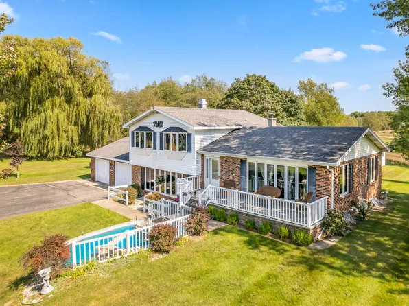 128 S Quarterline Rd, Scottville, MI 49454