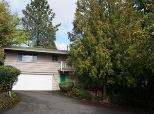 8211 SW Canyon Ln, Portland, OR 97225