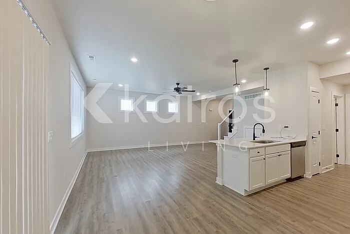 3 bed, 2.5 bath, 1584 sqft, $1,995 — Photo 4