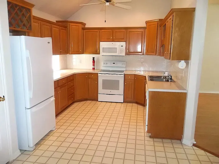 2703 Kinney Dr — Photo 5