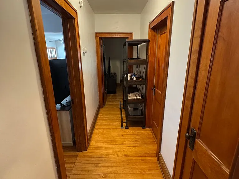 720 Cedar Lake Rd S — Photo 16