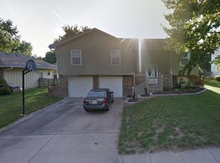 1116 NE Westwind Dr, Lees Summit, MO 64086