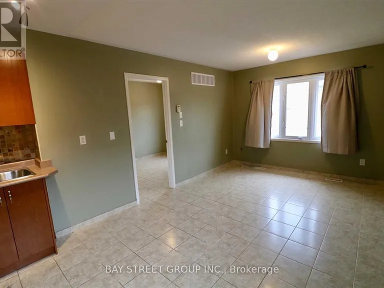 46 Balsam St — Photo 3