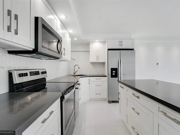 6039 Collins Ave #1222 — Photo 4