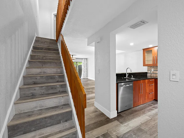 4221 SW 71st Way #4221 — Photo 13