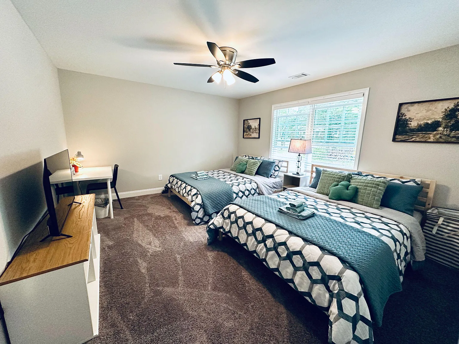 4 bed, 3.0 bath, 2600 sqft, $1,139 — Photo 1