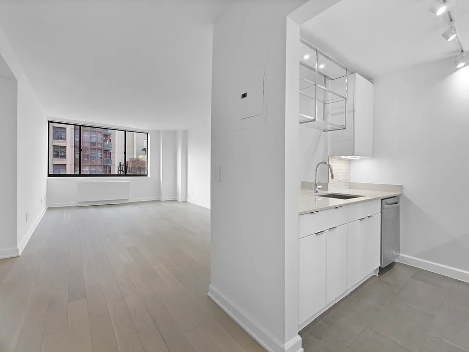77 W 24th St #3H