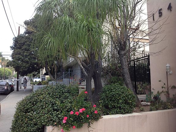 5th image of 1544 N Fuller Ave #15