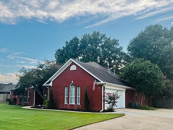 2nd image of 28 Weaver Cir