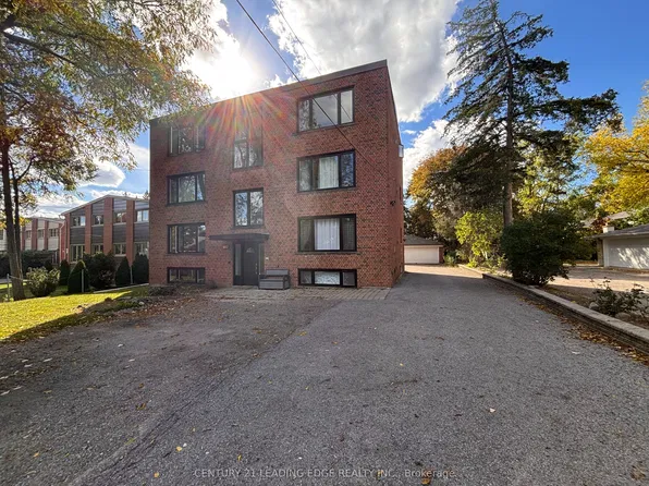 134 Lucas St #2, Richmond Hill, ON L4C 4P5