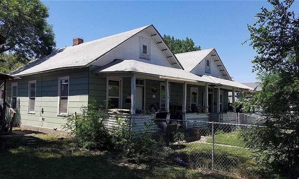 1st image of 910-912 S 31st St