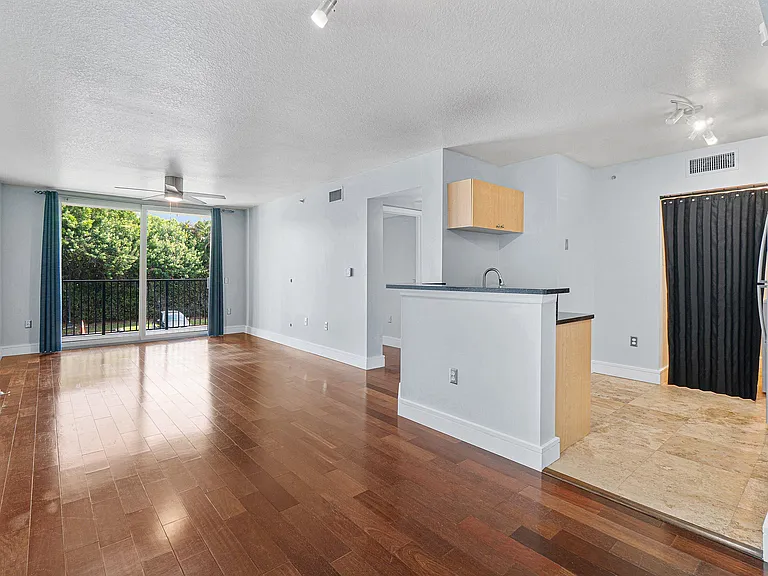 1013 Villa Cir — Photo 8