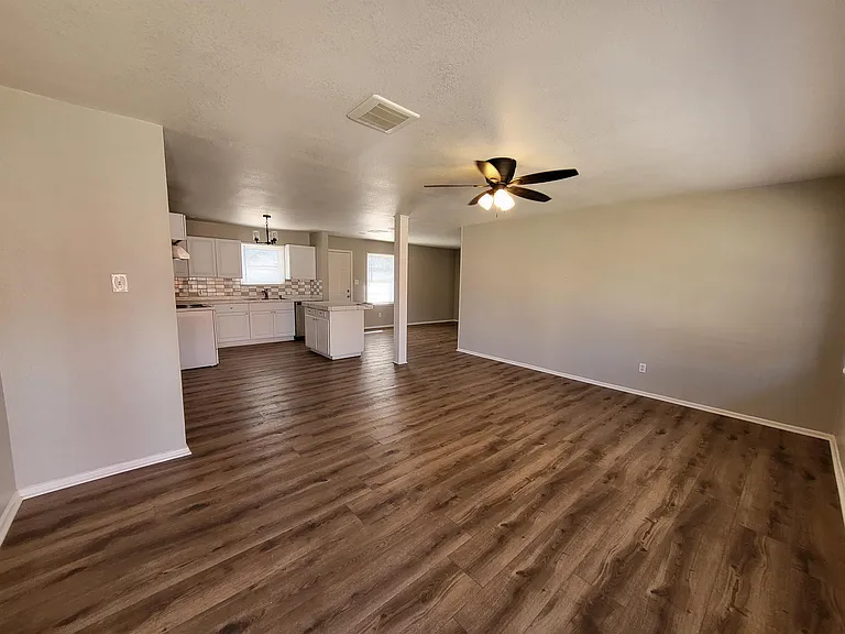 3309 Thomas Ave — Photo 2