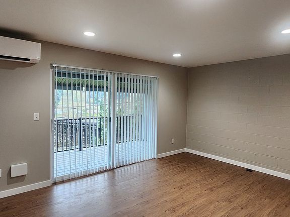 3rd image of 111 Beacon Hill Dr APT 11
