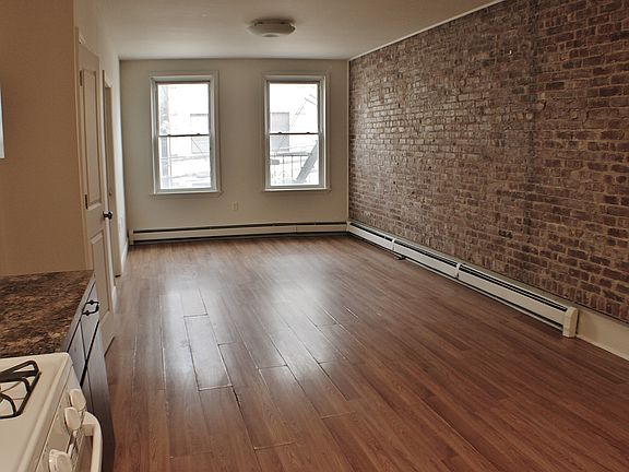 2nd image of 325 Baldwin Ave