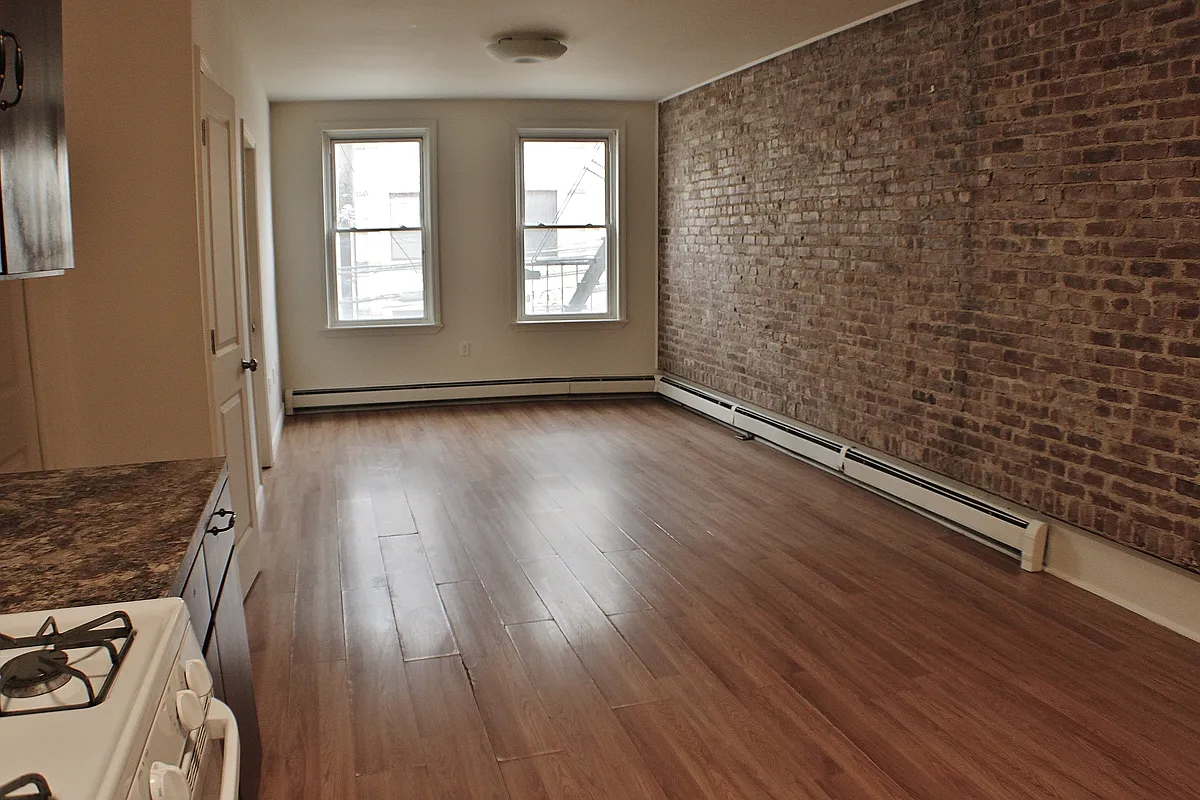 Building Photo - 325 Baldwin Ave