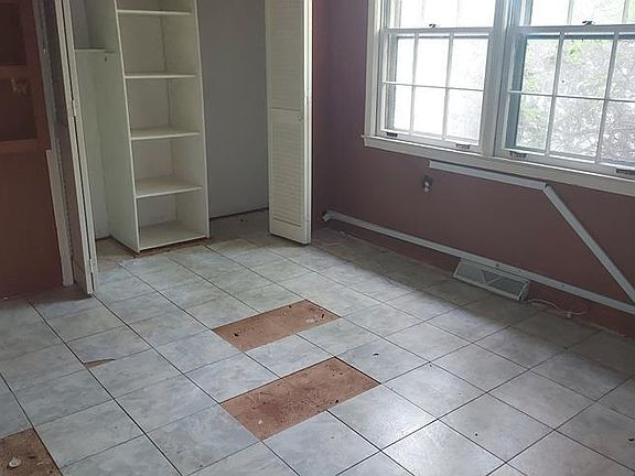 4th image of 534 Weatherford Rd