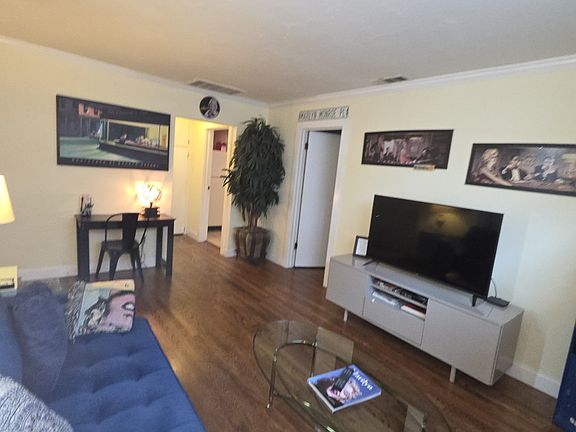 2nd image of 215 1/2 Alhambra Blvd