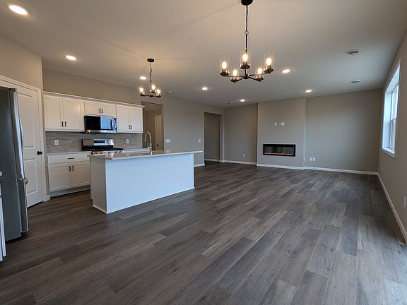4th image of 2719 Ivan Ave NE