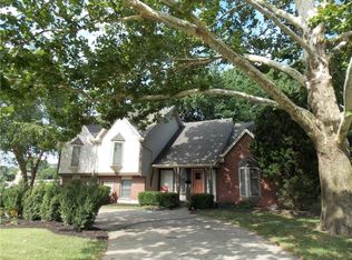 9364 Mission Rd, Prairie Village, KS 66206