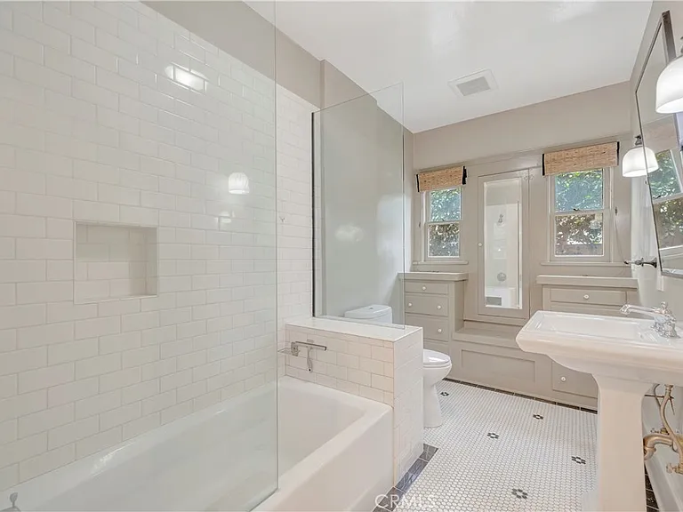 351 Newport Ave — Photo 28