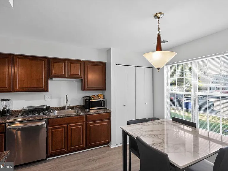 2523 Robinson Pl — Photo 26