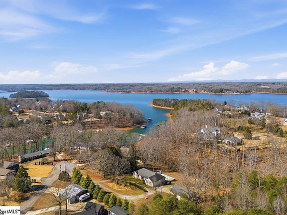 3rd image of 402 Graham Rd