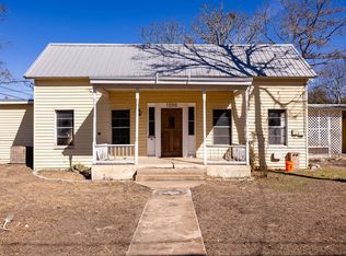 1200A N North St, Kerrville, TX 78028