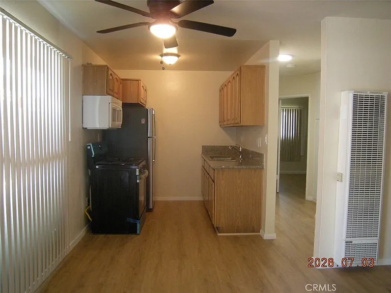 1260 Superior Ave #C — Photo 5