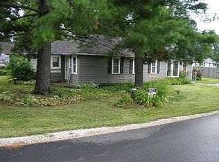 6N189 Willow Dr, St Charles, IL 60175