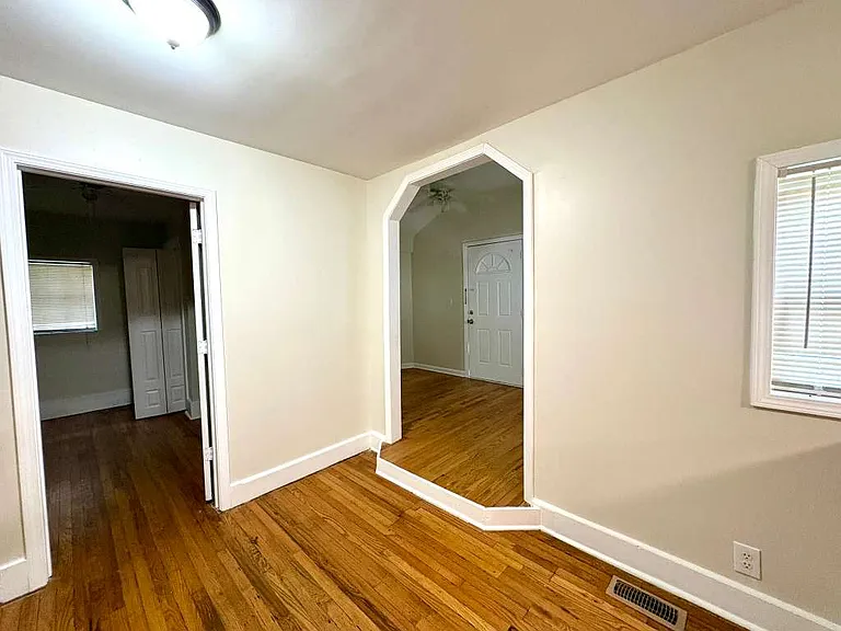 1346 Westmont Rd SW — Photo 3