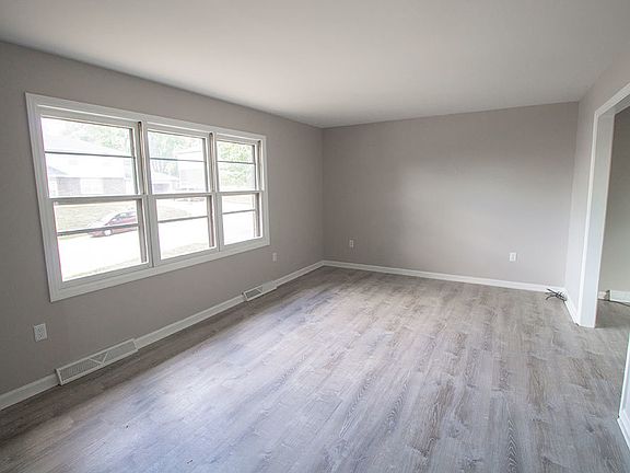 5th image of 410 Brewer Dr